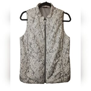 Chico's Women's Gray White Silky Paisley Print Lightweight Puffer Vest Size 0